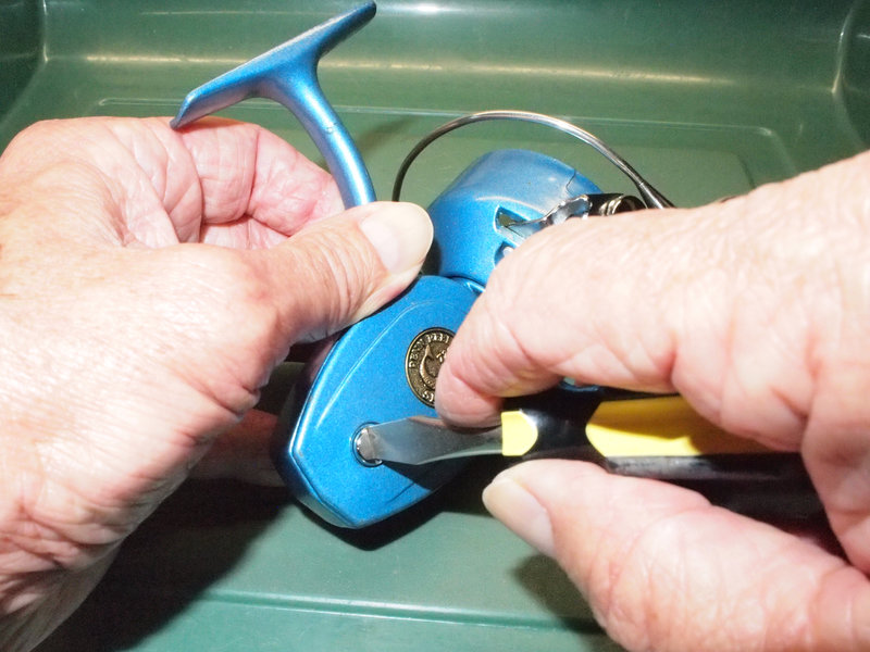 Penn 720--Removing Housing Plate Screw