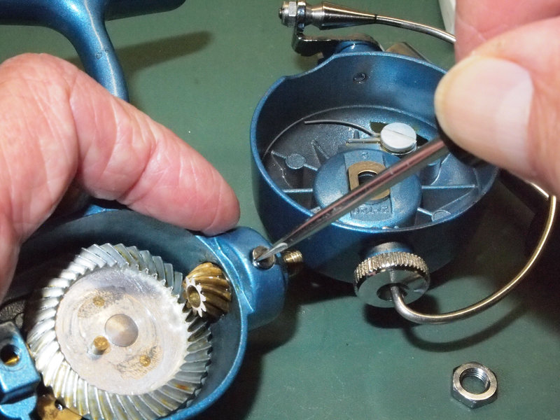 Penn 720--Removing Pinion Gear Screw